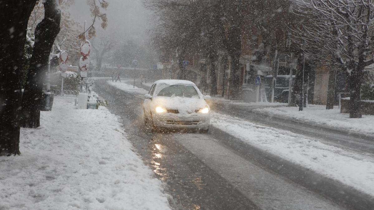 Malerisches Mallorca: Valldemossa im Schnee
