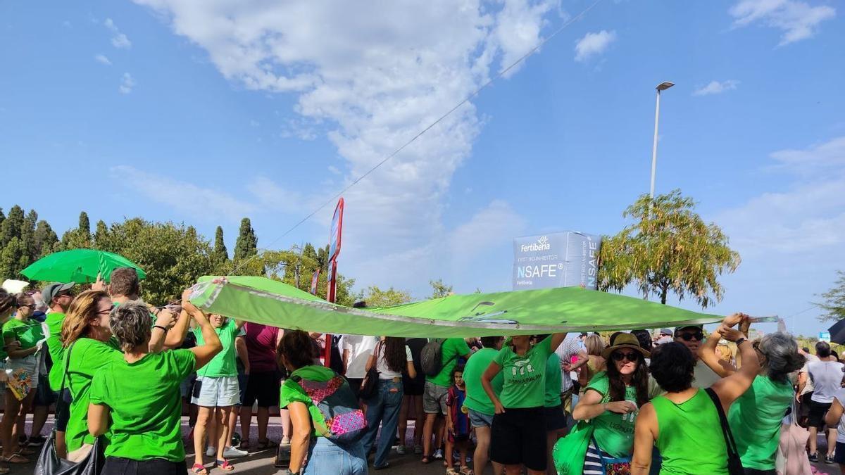 Manifestantes de educación en la Vuelta ciclista