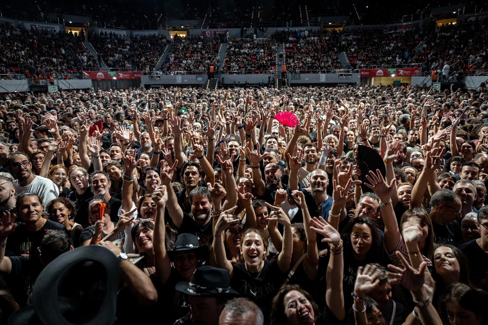 EN IMÁGENES | Enrique Bunbury pone patas arriba el Príncipe Felipe