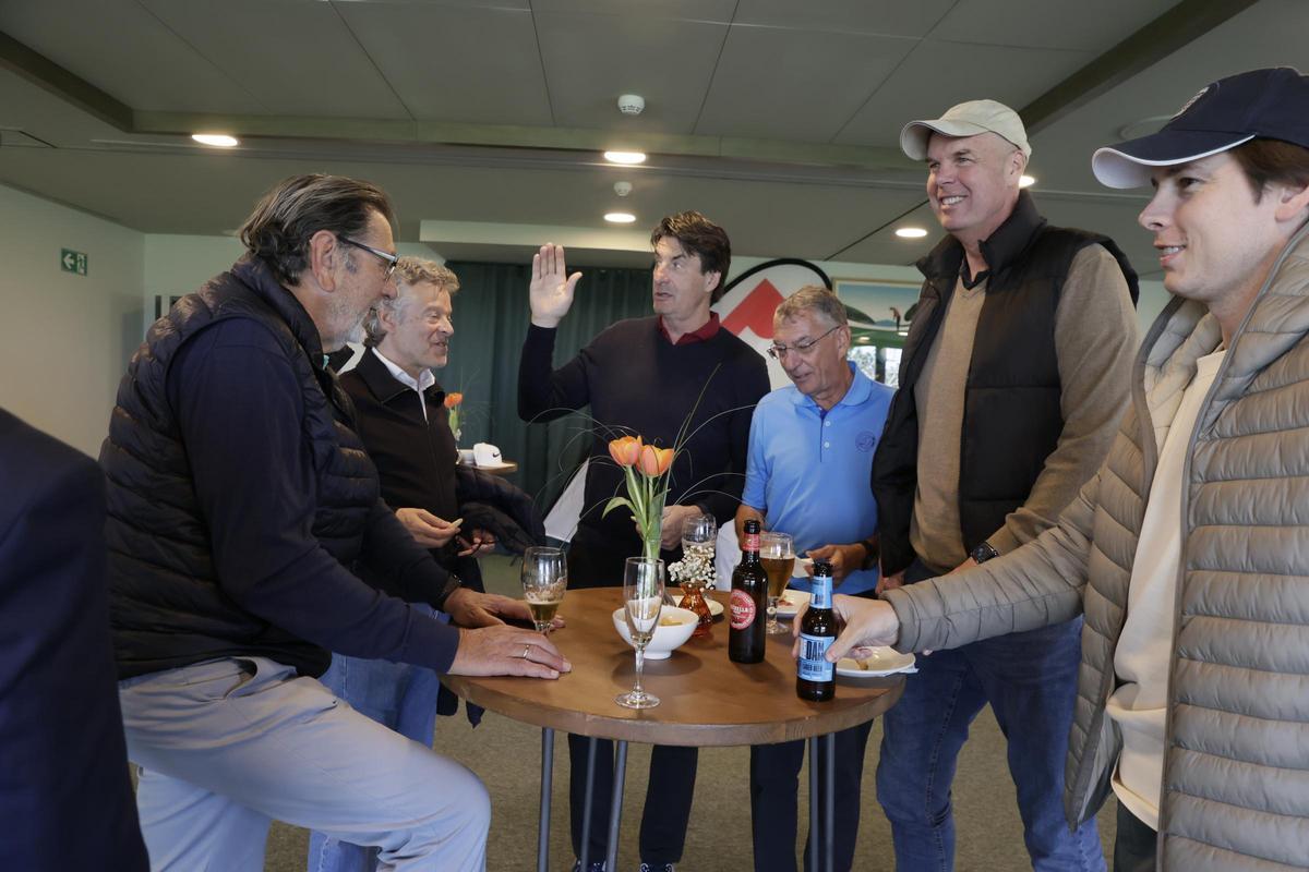 I Torneo Empordà Club de Golf organizado por SPORT y El Periódico: Joan Vehils, director de Diario SPORT, junto a algunos de los participantes en el torneo I Torneo Empordà Club de Golf organizado por SPORT y El Periódico: Joan Vehils, director de Diario SPORT, junto a algunos de los participantes en el torneo