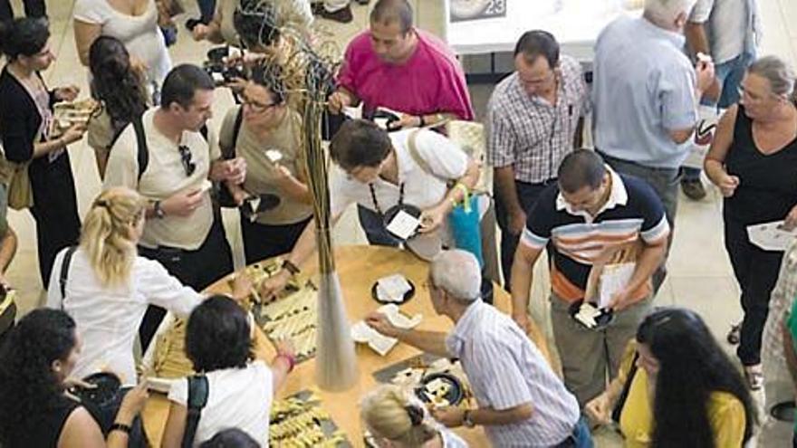 Vista del público presente, ayer, en la Cata Mundial de Quesos 2009.   JOSÉ CARLOS GUERRA