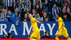 Lewandowski celebra el 0-1 tras recibir una asistencia de Balde en el derbi ante el Espanyol.