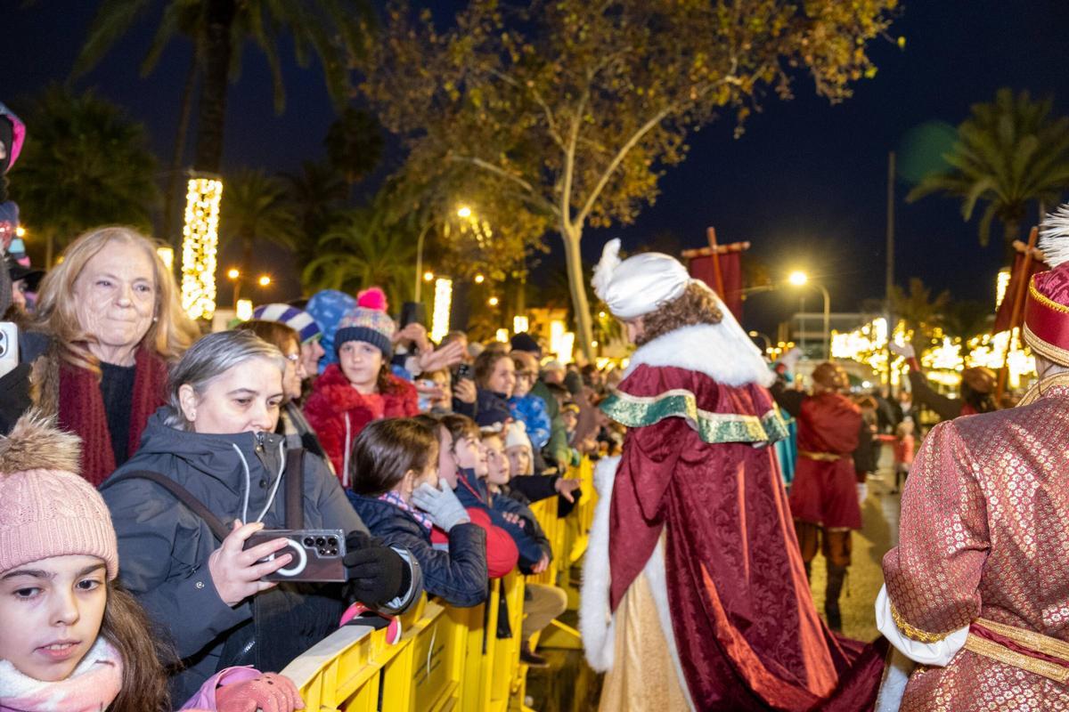 FOTOS | La ilusión echa a andar en Palma con la llegada de los Reyes Magos