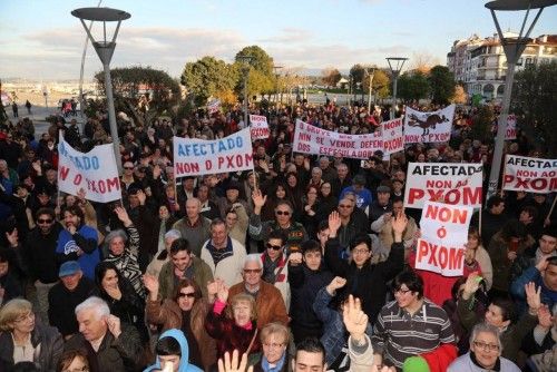 O Grove se echa a la calle contra el PXOM