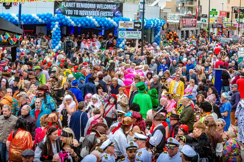 Más de 35.000 personas participan en una gran fiesta de disfraces que se celebra cada año el jueves siguiente a las Fiestas Mayores Patronales