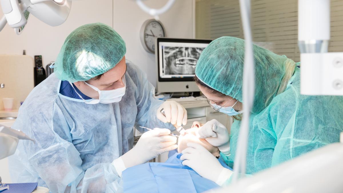 La clínica Udemax, especializada en estética dental y facial y pioneros en implantes dentales