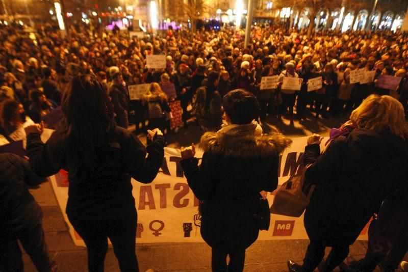 El feminismo zaragozano protesta contra las políticas machistas