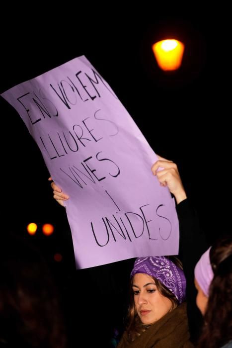 Miles de mujeres se manifiestan en Palma por el 8M