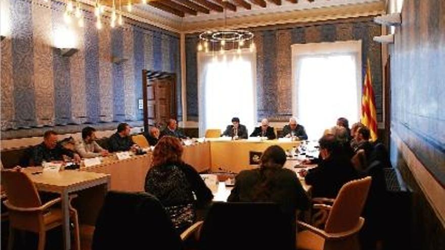Reunió d&#039;alcaldes de la Garrotxa, amb presència del president de la Diputació, Pere Vila.