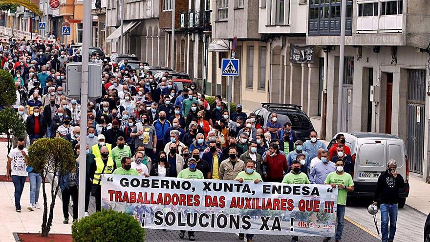 Manifestación de trabajadores de las empresas auxiliares de la térmica, en junio. |   // FDV