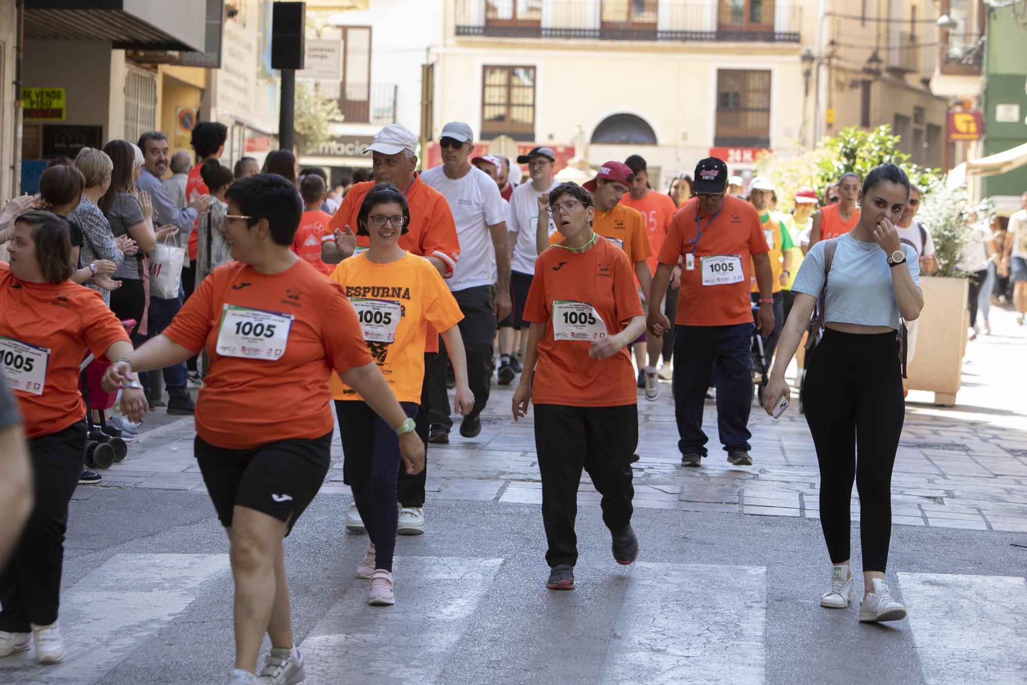 Más de 1.200 personas participan en la XV edición de la carrera de Aspromivise