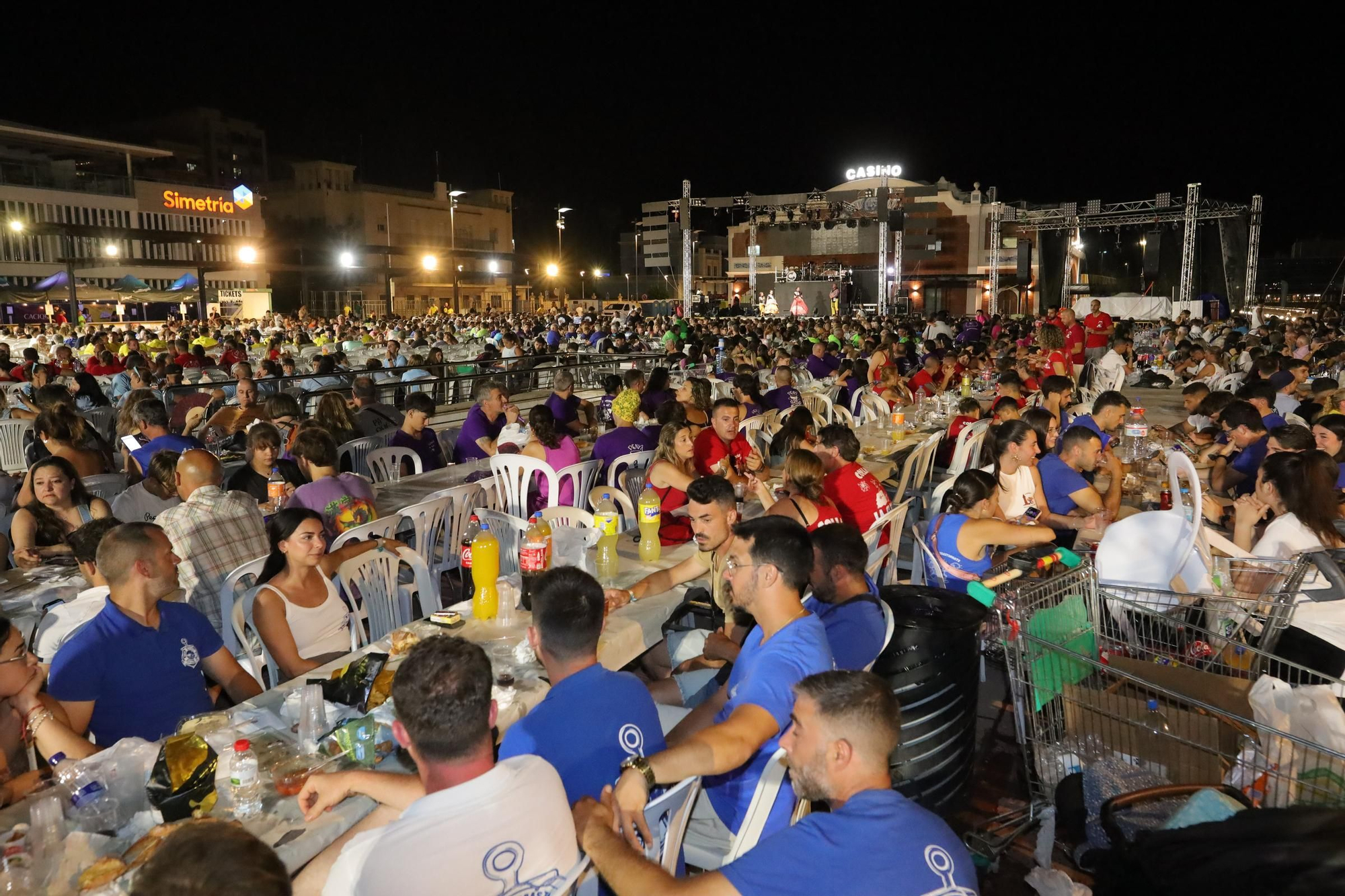 Sopar de pa i porta en las fiestas de Sant Pere del Grau de Castelló