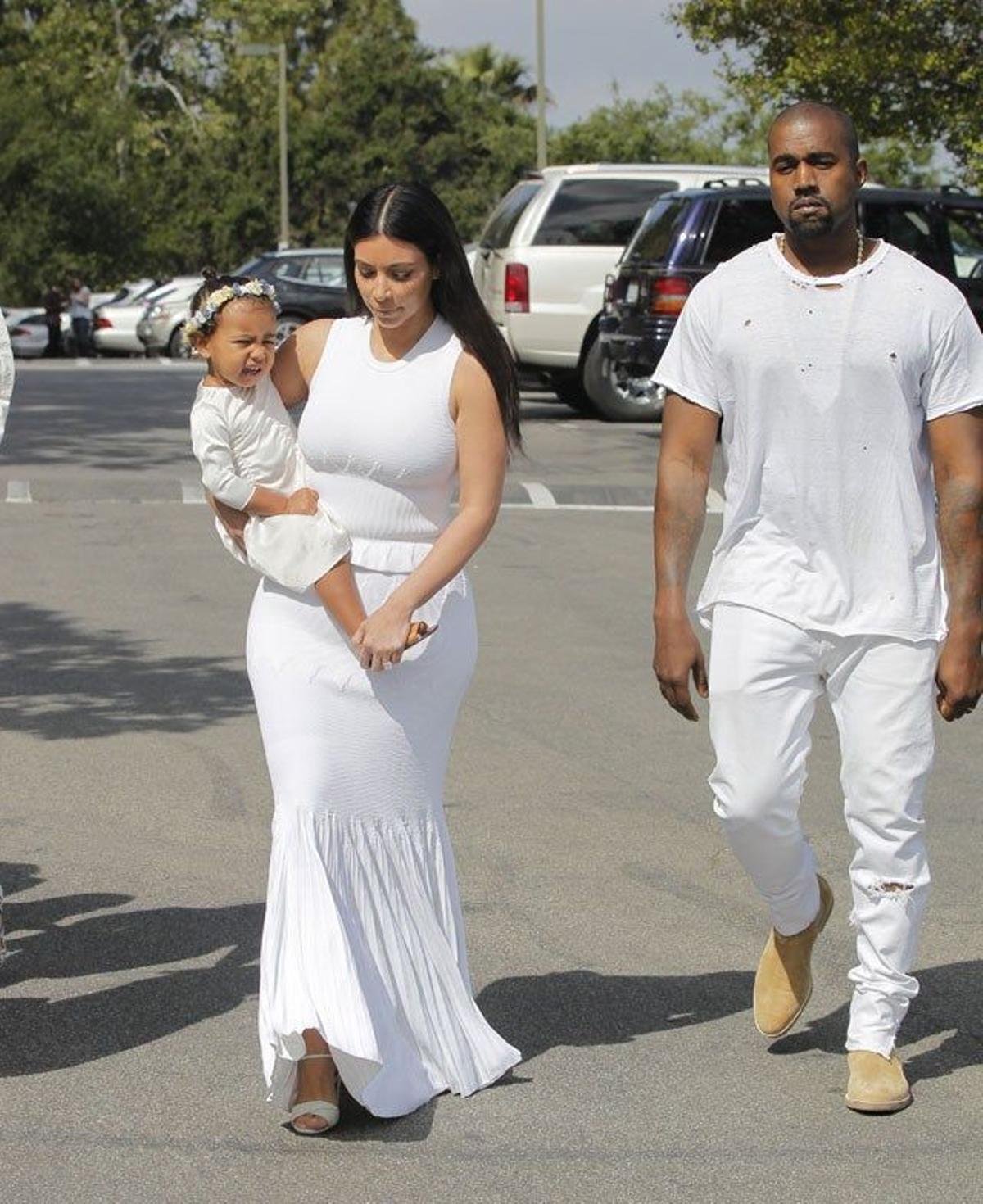 North, Kim Kardashian y Kanye West yendo juntos a misa de Pascua