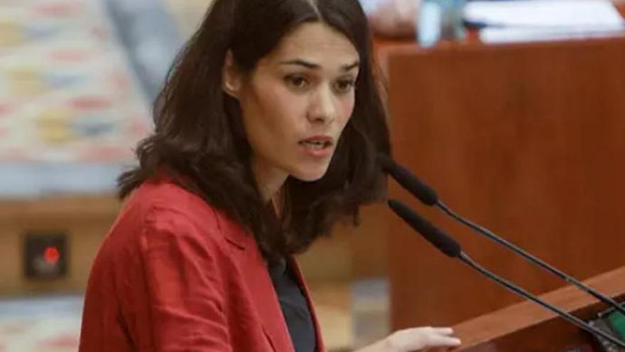 Isa Serra interviene en la Asamblea de Madrid.