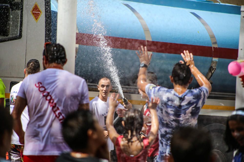 La fiesta y la alegría inundan Dolores tras el chupinazo de las fiestas patronales