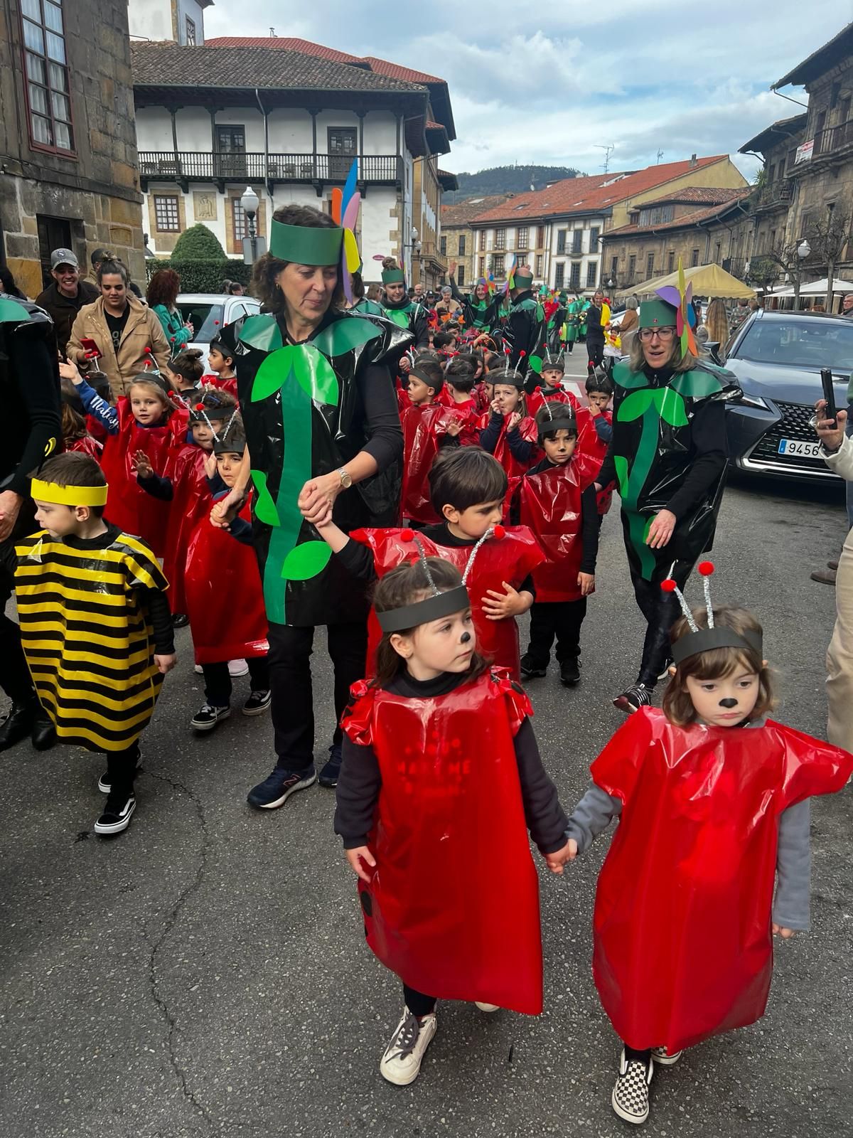 Un viaje por el mundo y a la naturaleza: así han celebrado los colegios de Villaviciosa el carnaval