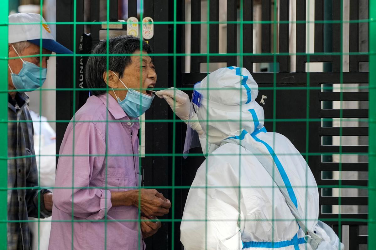 La Xina torna als confinaments: 1,7 milions de persones tancades per covid