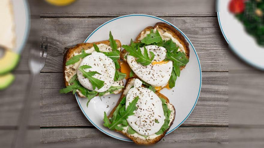 Huevos benedictine bajos en calorías