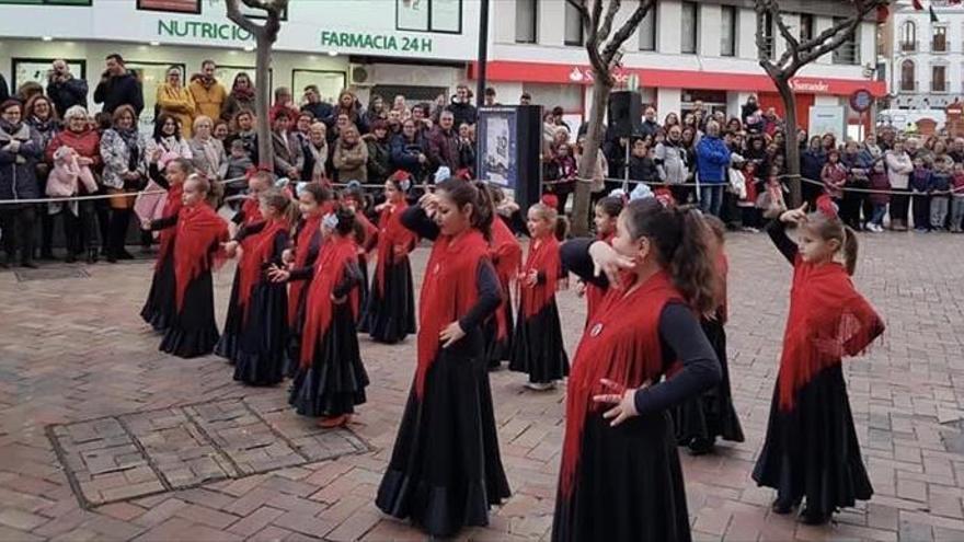 La navidad se enciende en almendralejo con un claro guiño a la potenciación del comercio local