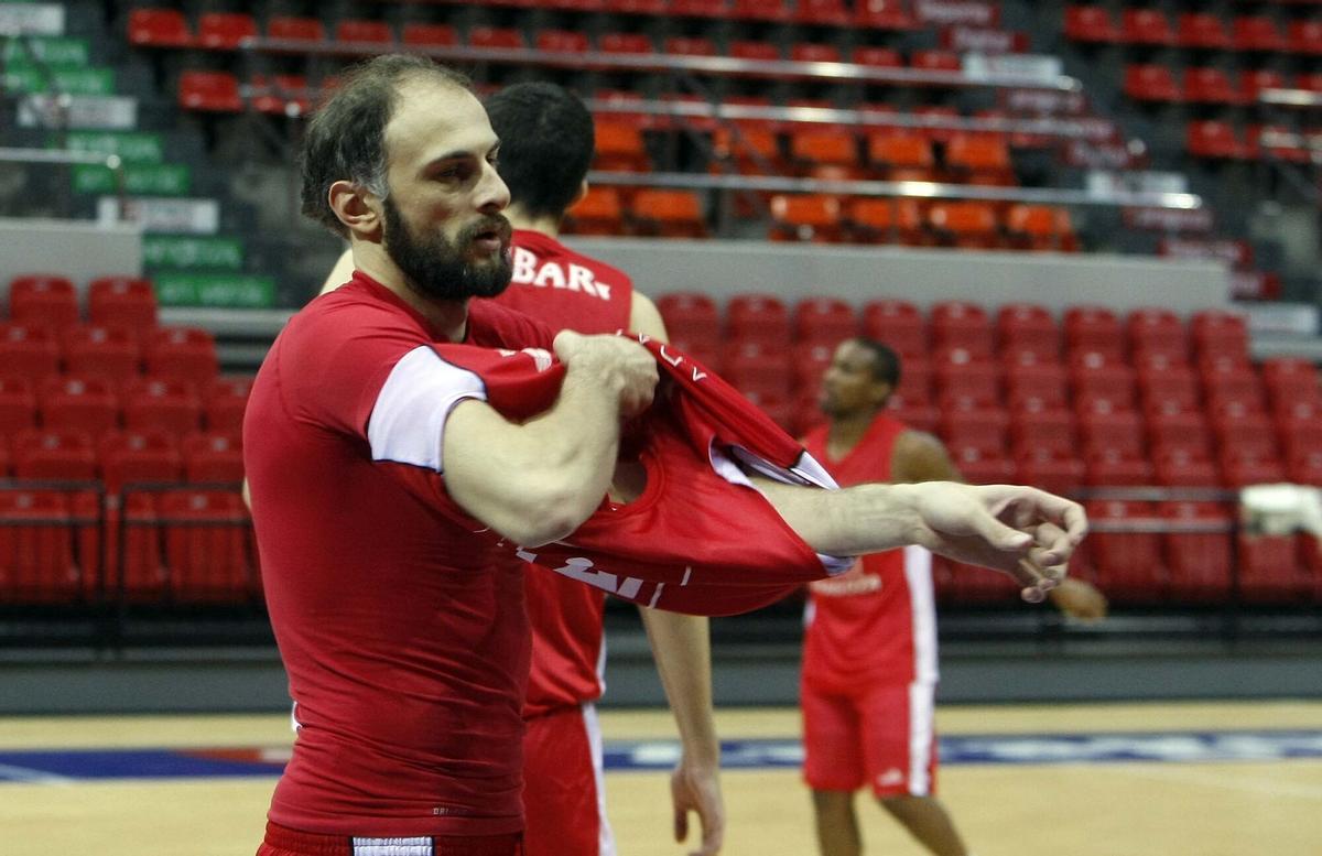 SESION DE ENTRENAMIENTO DEL CAI ZARAGOZA DE BALONCESTO EN EL PABELLON PRINCIPE FELIPE. VIKTOR SANIKIDZE. BALONCESTO. EQUIPOS. ZARAGOZA. CAI