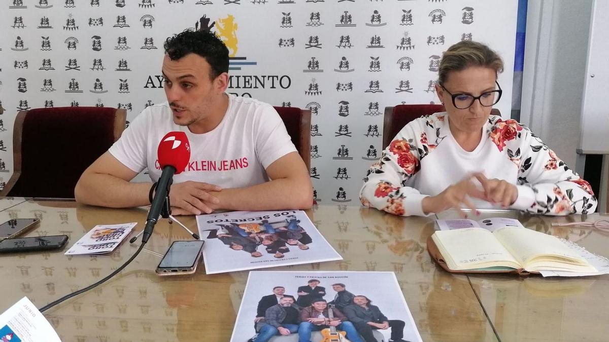 Tomás del Bien y Sara Pérez presentan la agenda cultural y un avance de las fiestas de San Agustín. | M. J. C.