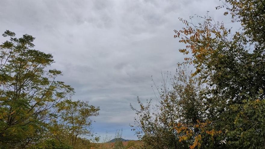 Nubes, tormentas y calor contenido: Extremadura vive un sábado cambiante en pleno puente