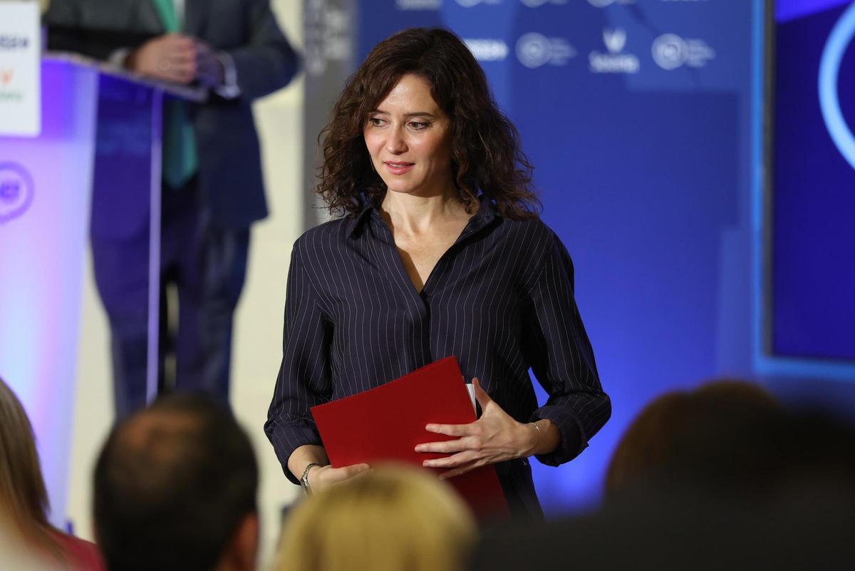 La presidenta de la Comunidad de Madrid, Isabel Díaz Ayuso, durante un desayuno informativo, en el hotel Four Seasons, a 15 de junio de 2026, en Madrid (España). En desayuno ha sido organizado por Nueva Economía Fórum.