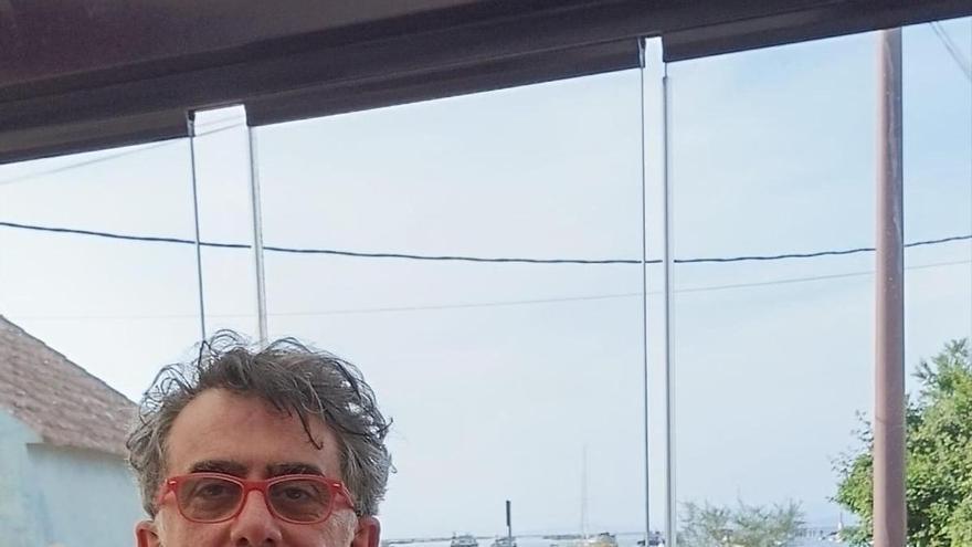 El poeta de O Hío Carlos Amado rompe dos décadas de silencio poético y publica 