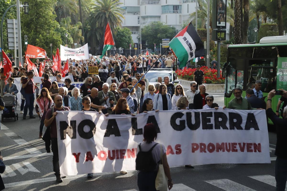 Una manifestación dice ‘No a la guerra’ en las calles de Córdoba