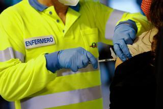 Más de la mitad los españoles apoya la vacunación obligatoria, según el CIS