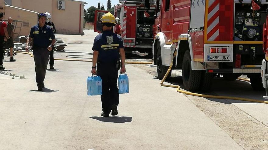 Incendio en una nave industrial en Marratxí