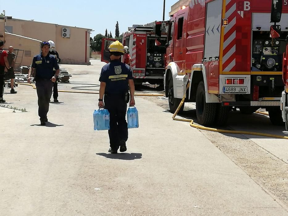 Incendio en una nave industrial en Marratxí