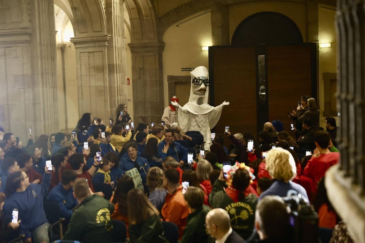 La sardina del Antroxu de Gijón ya tiene disfraz (en imágenes) La sardina del Antroxu de Gijón ya tiene disfraz (en imágenes)