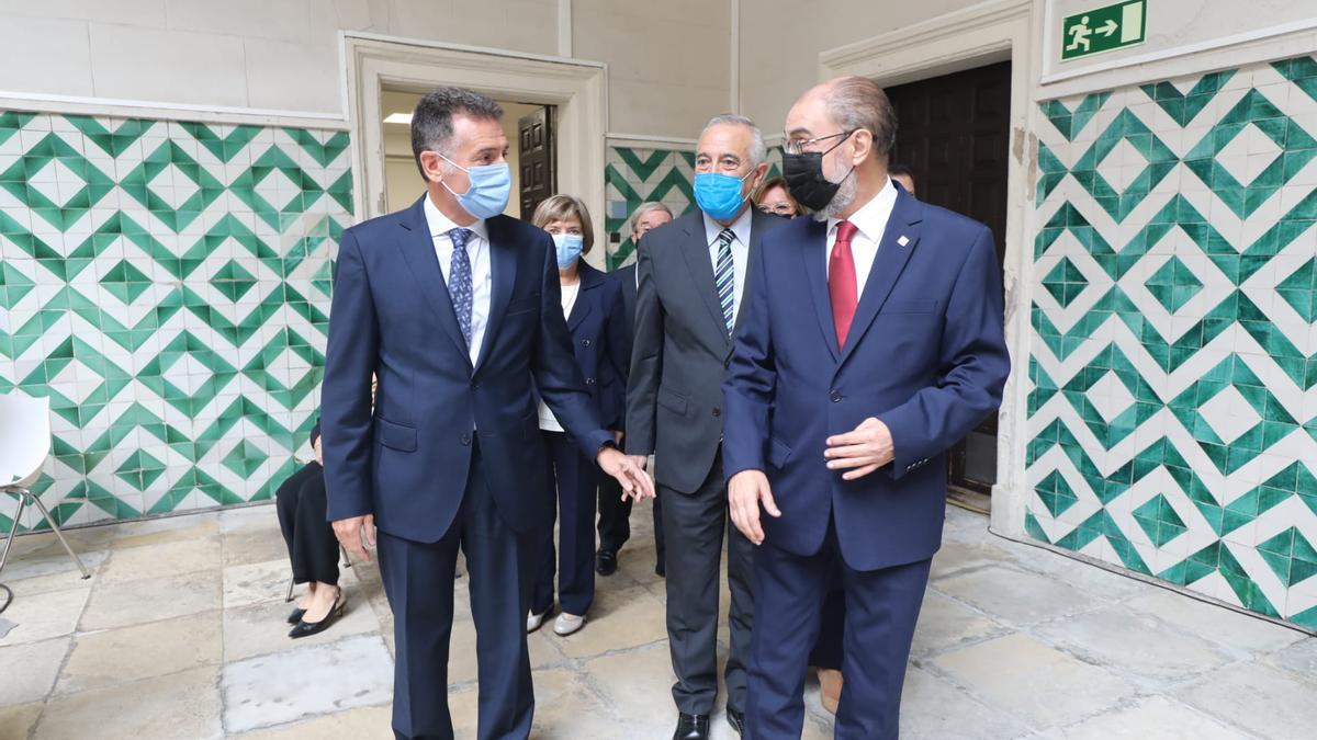 Manuel Bellido, presidente del TSJA, junto a Javier Lambán, presidente de Aragón, poco antes de la ceremonia inaugural.