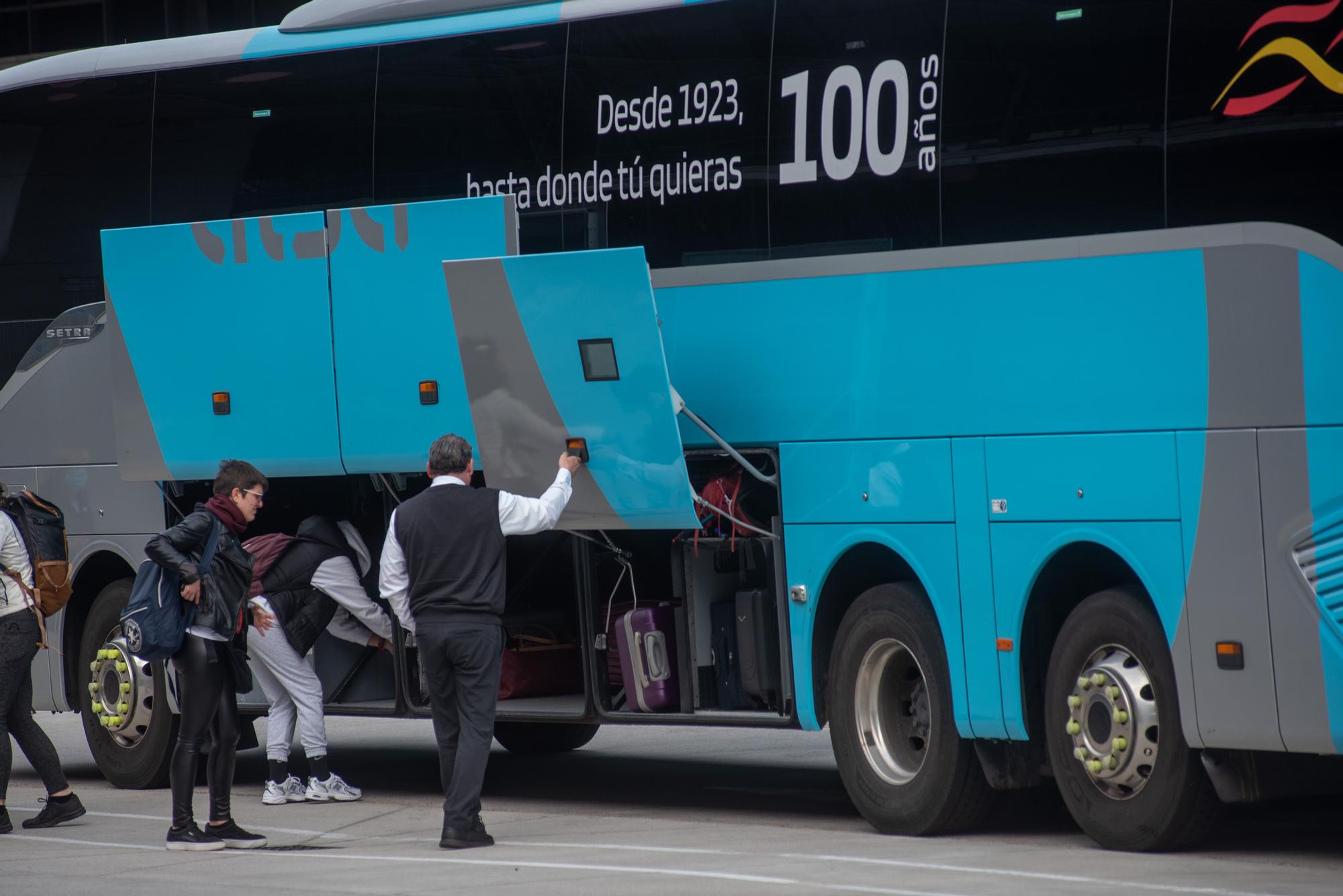 Los piquetes paralizan la estación de autobuses de A Coruña