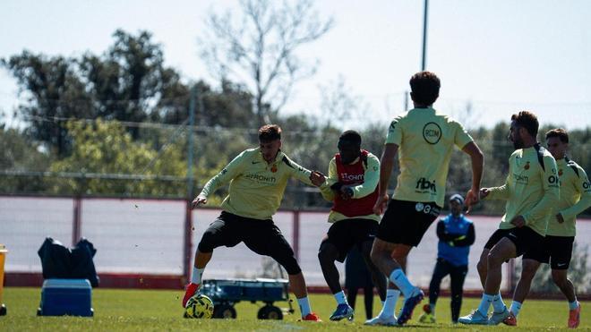 Demichelis recupera a Kumbulla y Asano para el partido ante el Real Madrid