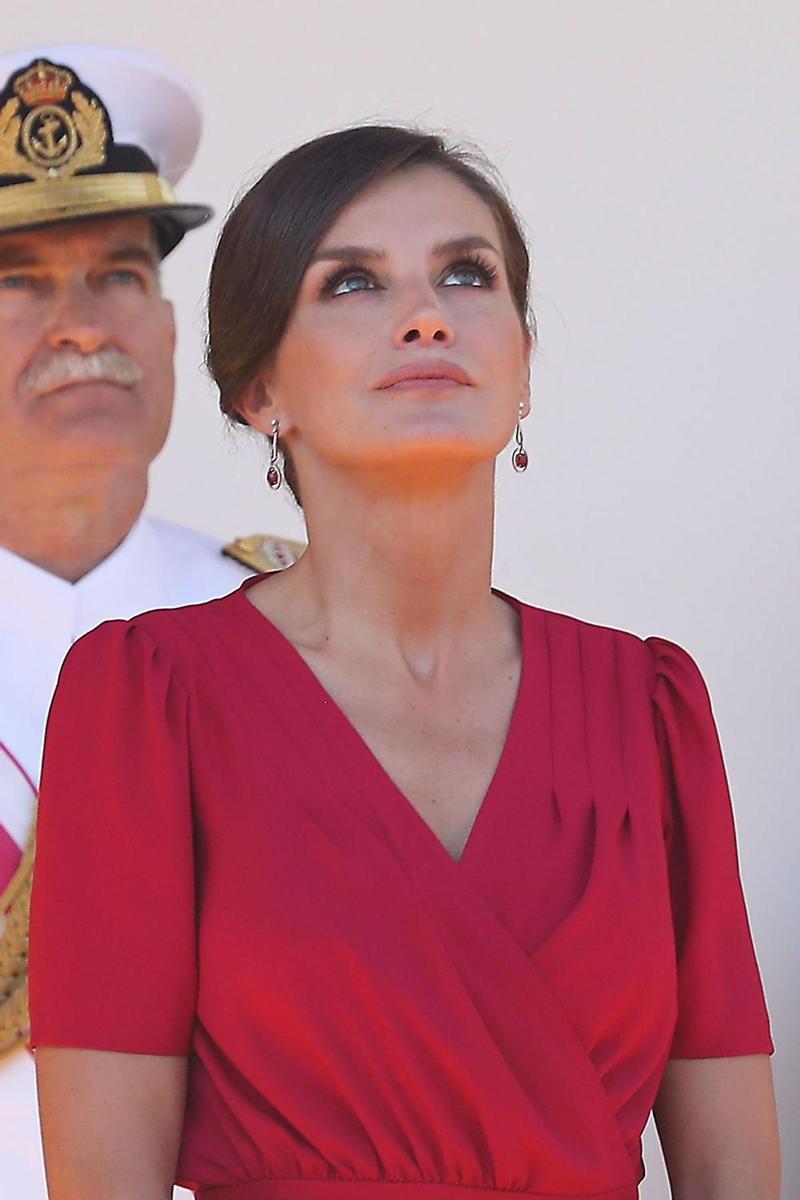 Letizia Ortiz durante el desfile de las fuerzas armadas celebrado en Sevilla