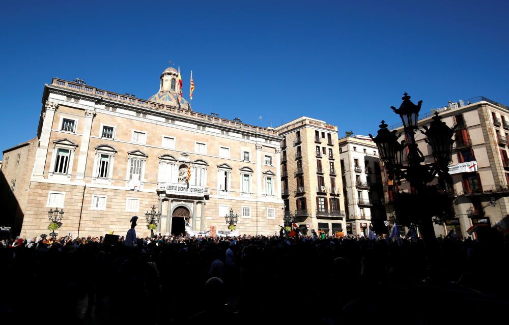 El sector de la restauració i l''oci nocturn protesta per el tancament