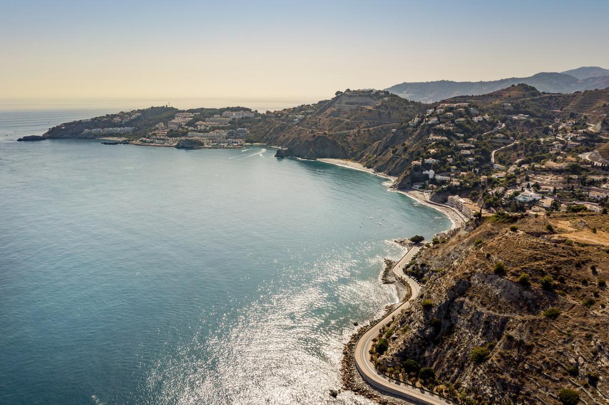 Vista aérea de la costa turística en Almuñácar