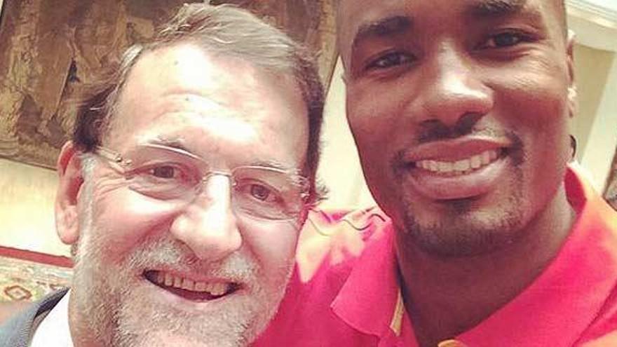 Mariano Rajoy, junto a Serge Ibaka