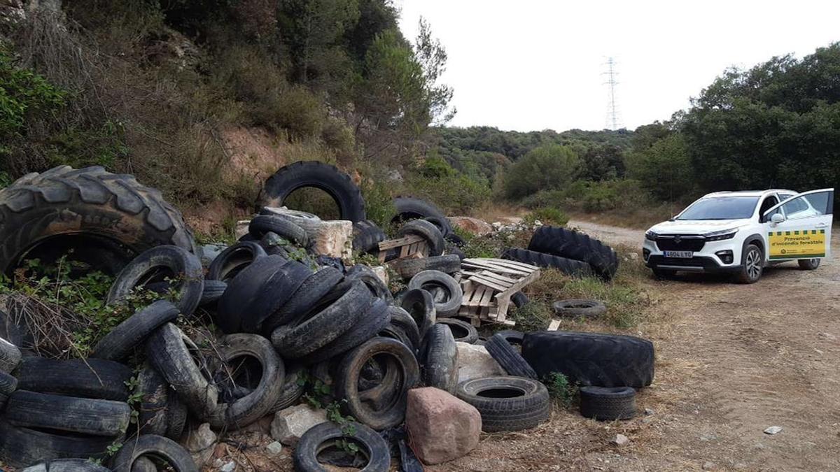 Vertido incontrolado en una zona rural