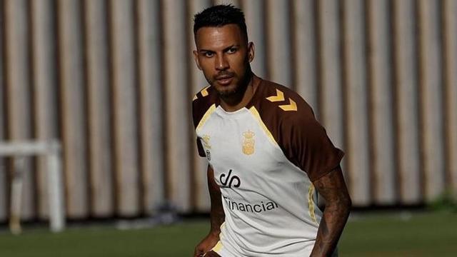 Jonathan Viera durante el entrenamiento