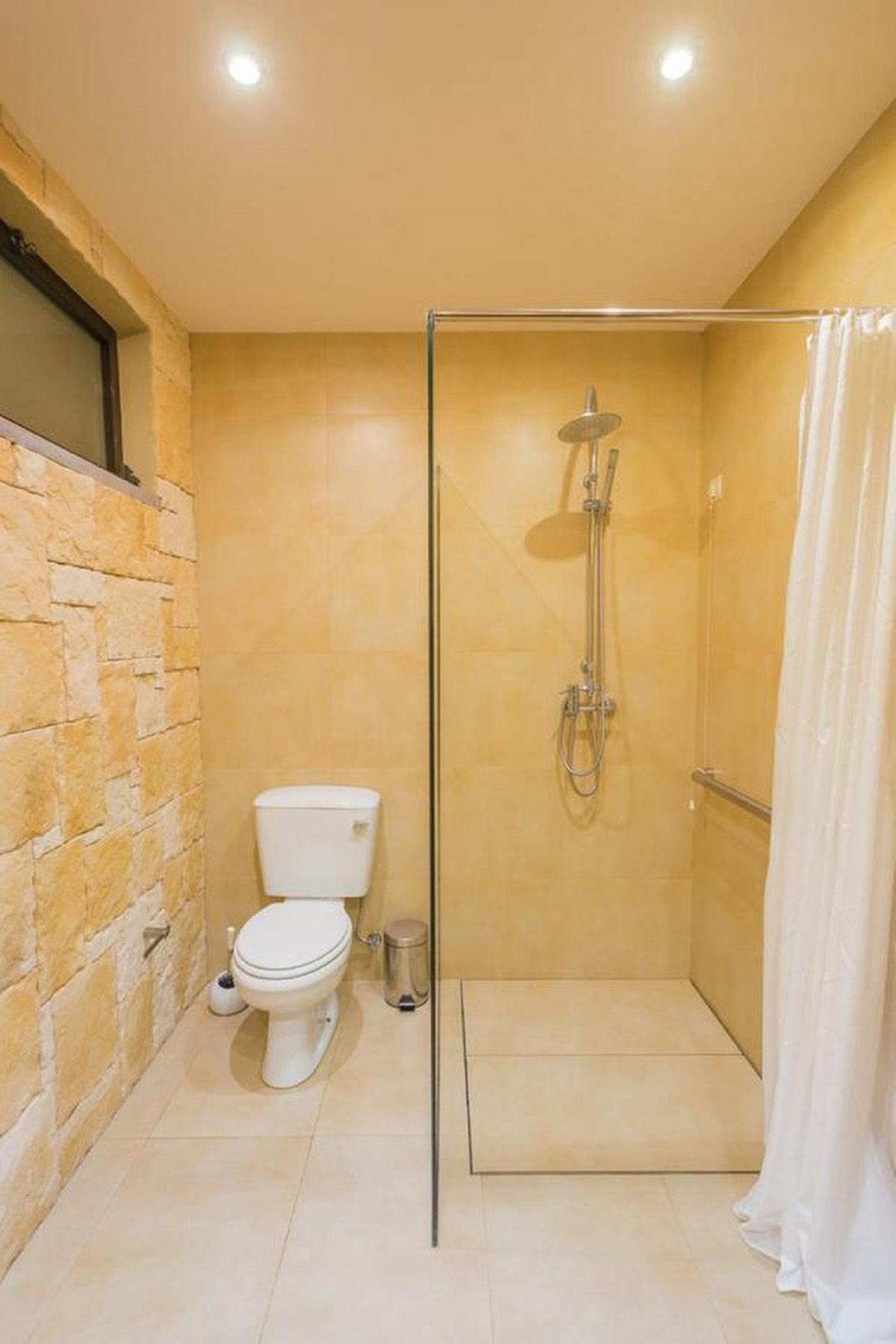 La casa de Cristiano Ronaldo y su familia durante la cuarentena: baño