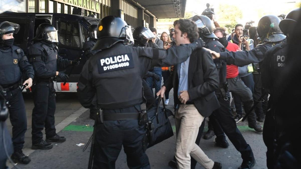 La aparición del 'pequeño Nicolás' en Sants crea momentos de tensión con los CDR