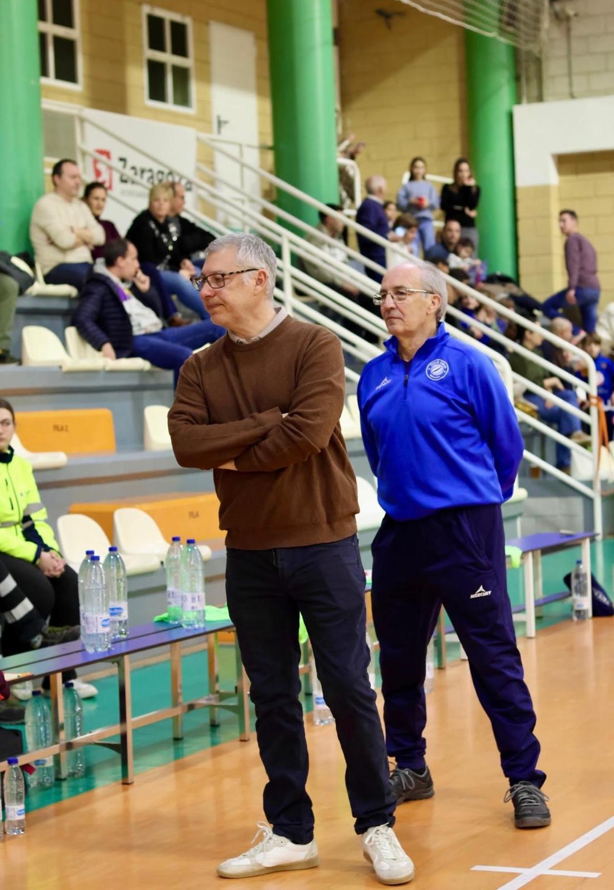 Alfonso Rodríguez, junto a su ayudante durante un partido esta temporada.