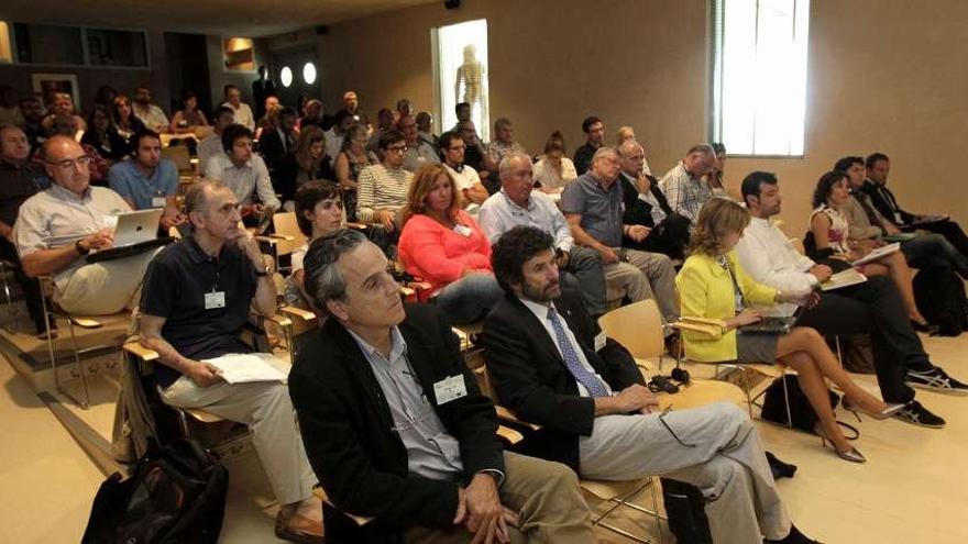 Una de las conferencias que acogió ayer el auditorio del Museo do Mar.