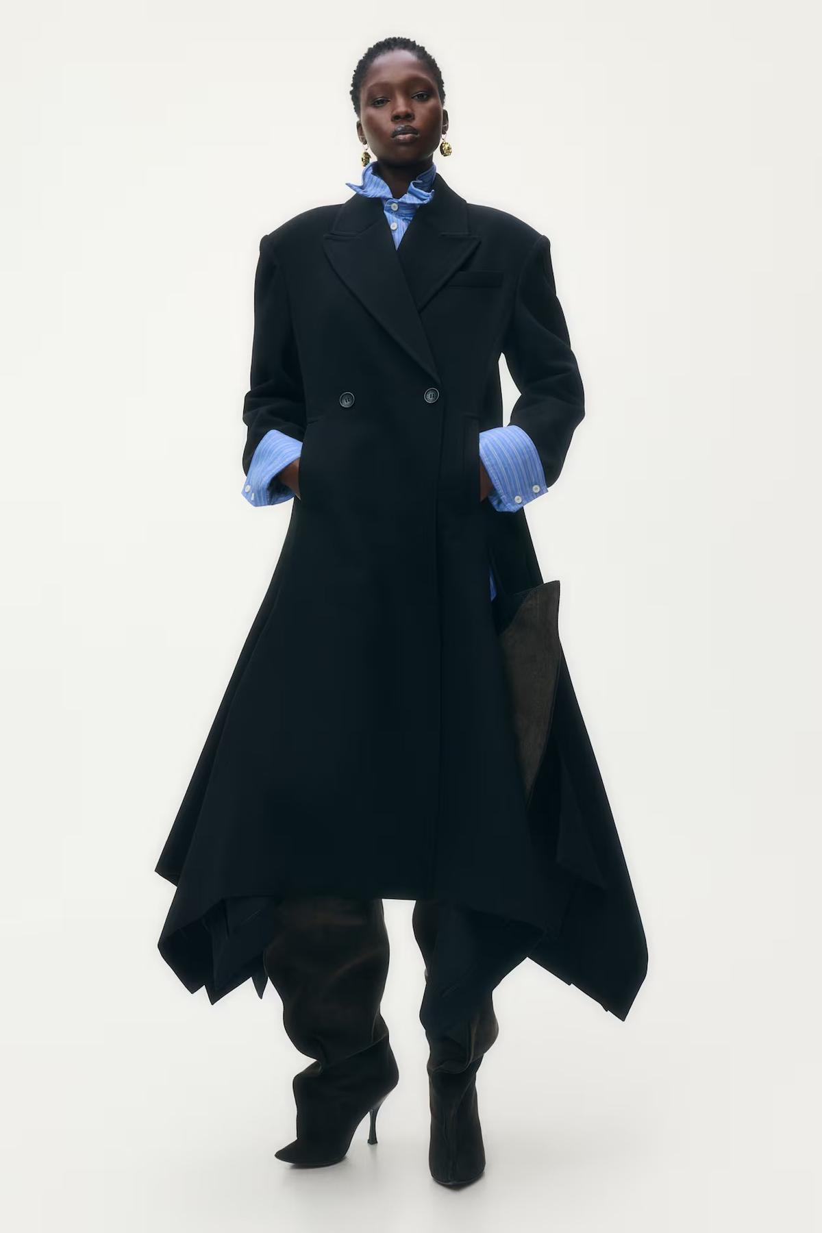 Gabardina acampanada.