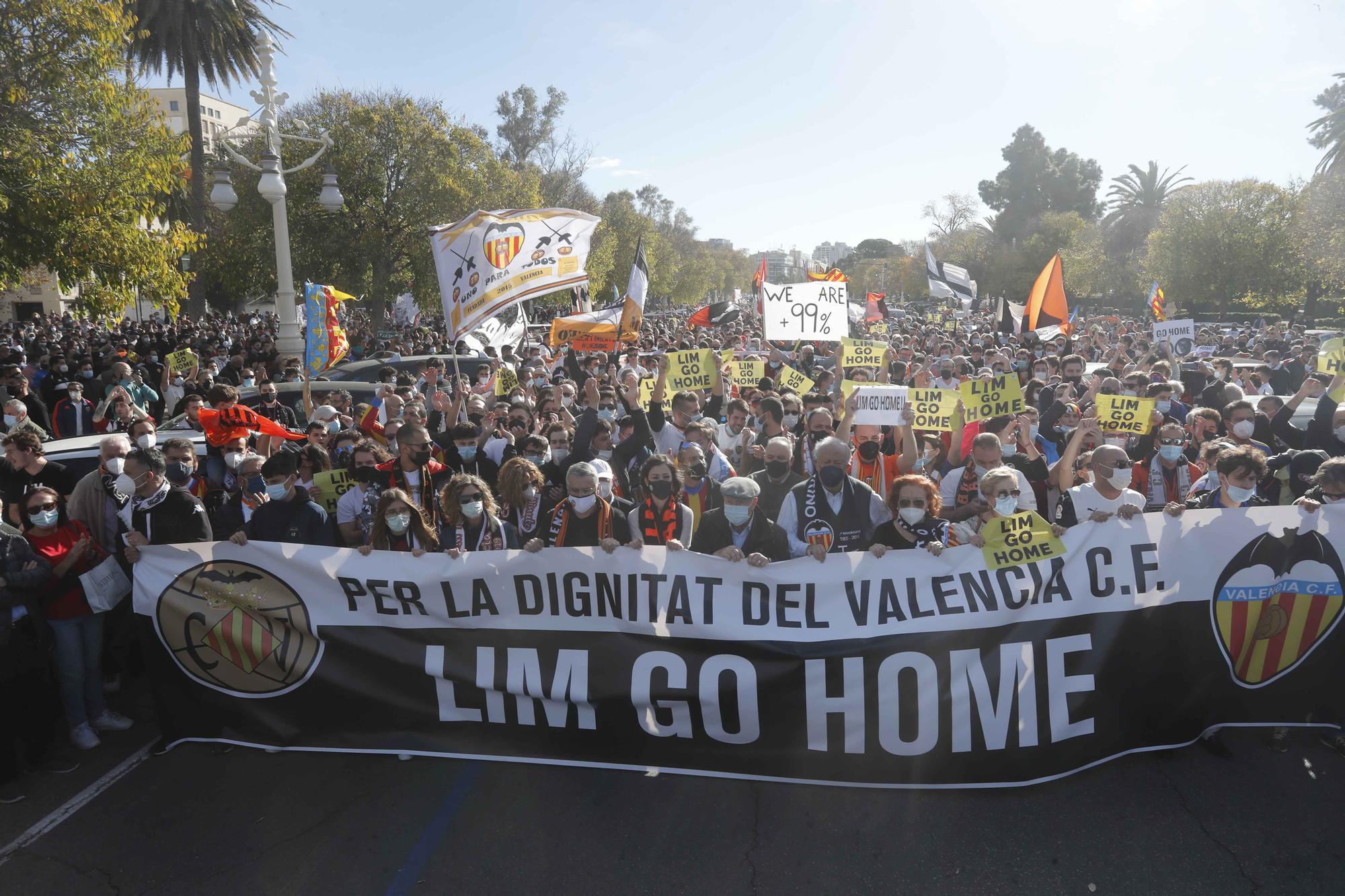 Manifestación contra Peter Lim