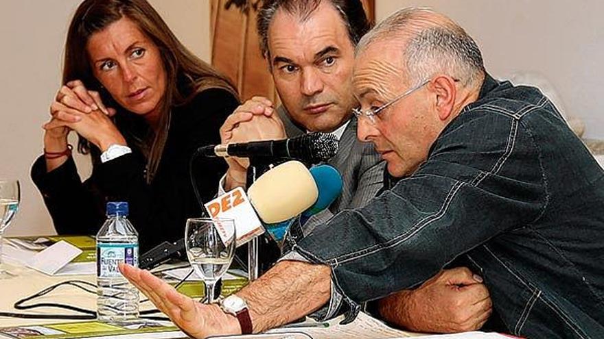 Nuria Rodríguez Carral, Xosé Crespo y Antonio Presas, ayer en la presentación del libro en el museo.