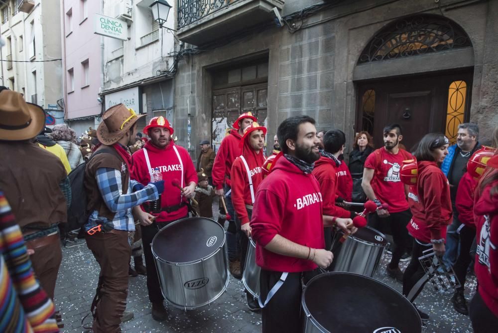 Set mil persones desborden els carrers de Sallent en un Carnaval multitudinari